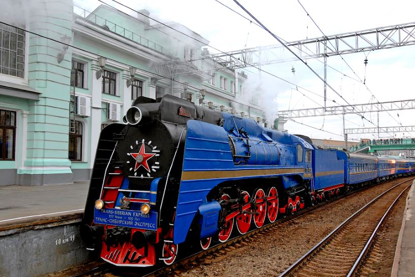 В Сочи прибыл ретро-поезд на паровой тяге «Золотой орел»  с туристами из разных стран мира